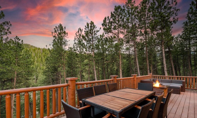 Shadow Mountain House | Cheerful 5 bedroom for 30 day rental