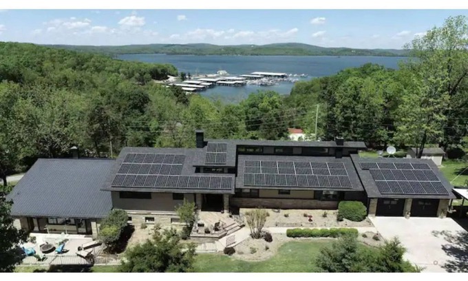 Rogers House | Cheerful 5-bedroom lake house with indoor pool