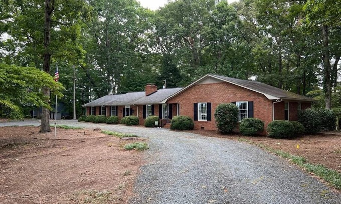 Wesley Chapel House | Cheerful 5 bedroom 3.5 bath very spacious home.