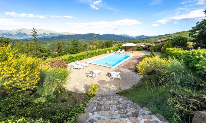 Amatrice Villa | Cheerful 5-bedroom villa with pool and tennis