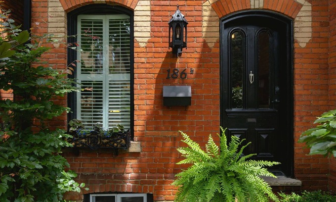 Hamilton House | Cheerful and cozy 2-bedroom Victorian in trendy neighborhood.