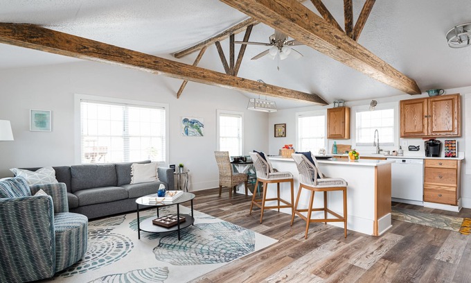 Surfside Beach House | Cheerful "Bay B Shark" 2 bedroom canal front home- 2 min from the beach