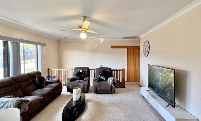 Redhead House | Cheerful beach house at redhead beach