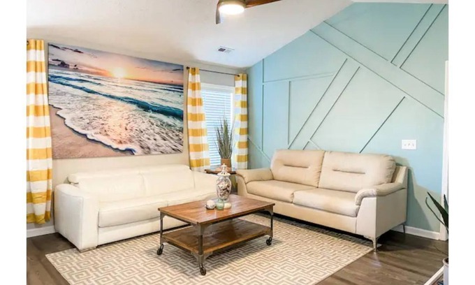 Murraysville House | Cheerful Coastal Cottage, Minutes to the Beaches