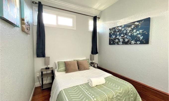 Lower Bal House | Cheerful Comfy 2B1B Unit walking to Bay Fair