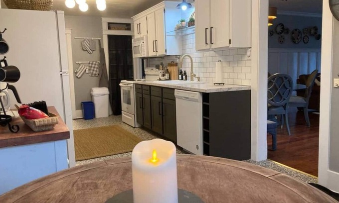 Sheridan Cottage | Cheerful Courthouse Cottage in Sheridan, WY