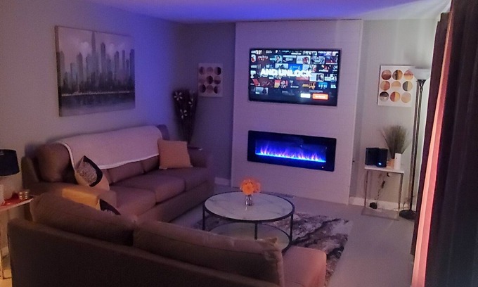 Indianapolis House | Cheerful cozy luxurious suite