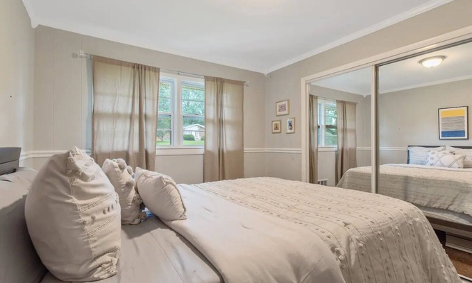 Southwest Raleigh House | Cheerful Four Bedroom Home, Close to Downtown Raleigh, Big Backyard!
