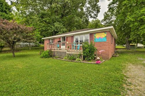 Grand Rivers House | Cheerful Grand Rivers Cottage, half Mi to Lake