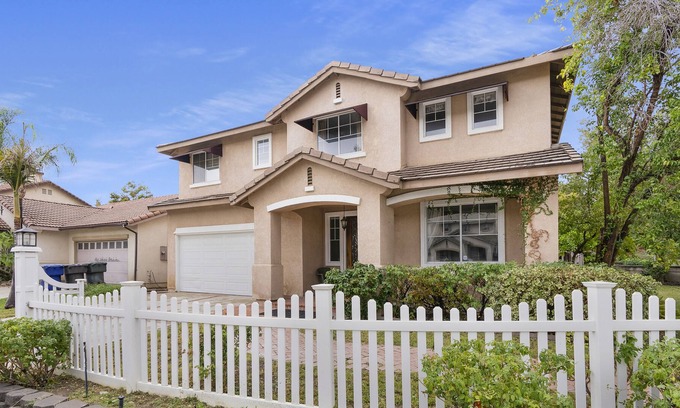 Estates at Canyon Crest House | Cheerful home easy access to Hwy 60 & 91 UCR