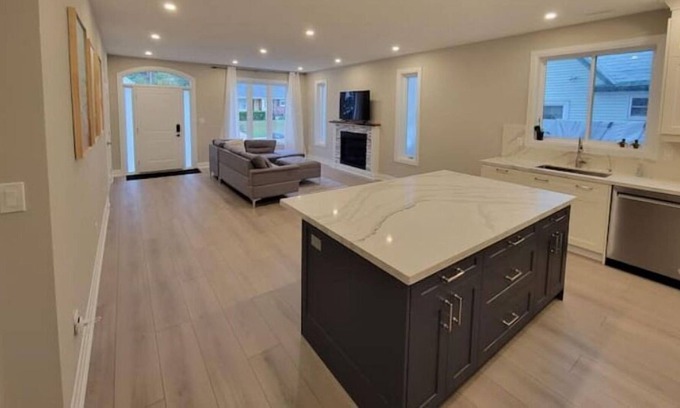 Rosedale House | Cheerful home in a desirable area of Hamilton