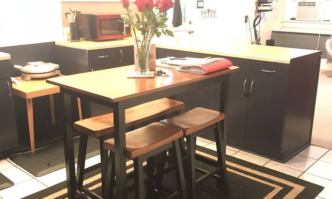 Historic Montford Apartment | Cheerful Home In Downtown Asheville Historic Neighborhood