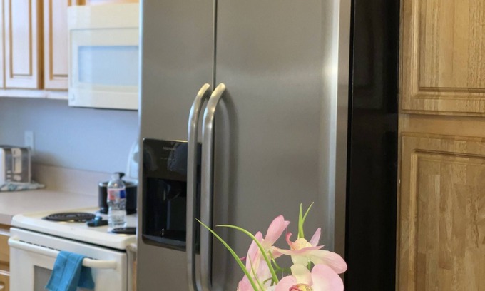 Wylie House | Cheerful home in downtown Wylie