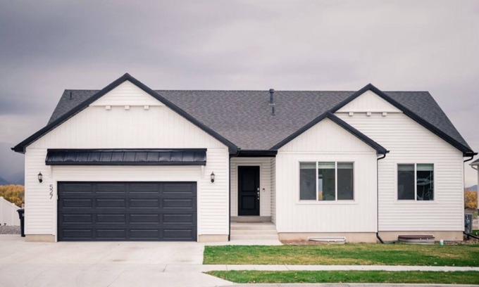 Logan House | Cheerful home in quiet neighborhood