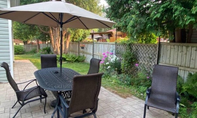 Deux-Montagnes House | Cheerful home on large lot near lake and Montreal