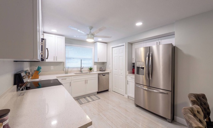 Ridge Wood Heights Apartment | Cheerful Nautical Home near Siesta Key