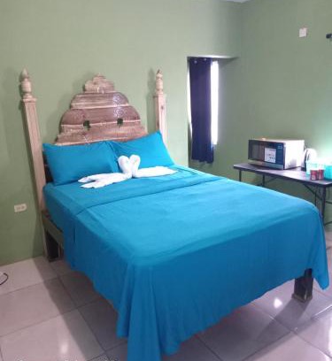 Summerfield House | Cheerful Private Bedroom with AC
