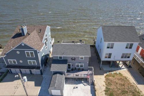 Downe House | Cheerful & Relaxing Beach House