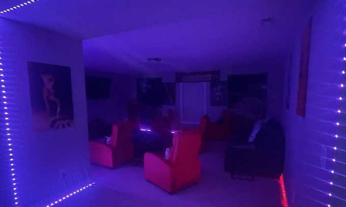 Steele Creek House | Cheerful & Spacious 4bed 3bath Home