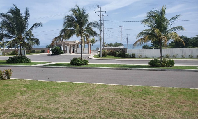 Lucea House | Cheerful Vacation Home