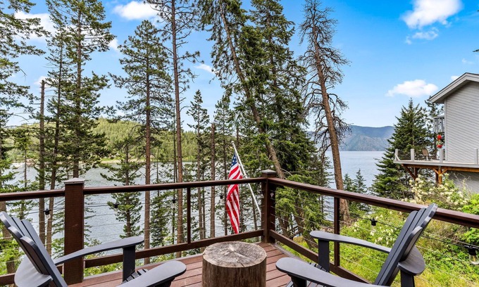 Sagle House | Cheerful Waterfront Cabin on Lake Pend Oreille