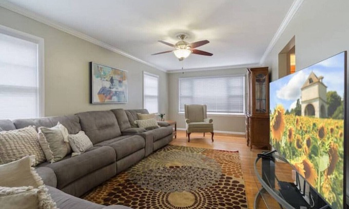 East Rochester House | Cheery 2-BDRM in East Rochester! w/onsite parking