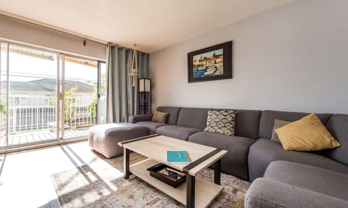 Riley Park Condo | Cheery bright condo with garden space in lively neighborhood