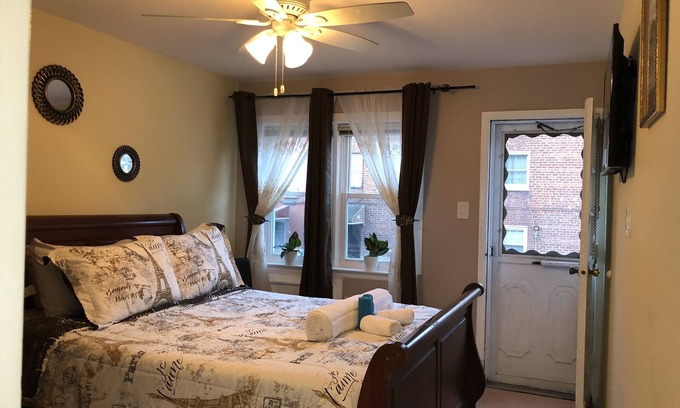 Canarsie House | Chekells Cozy 2 Bedroom ground fl