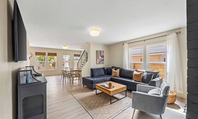 Chelan House | Chelan Avenue