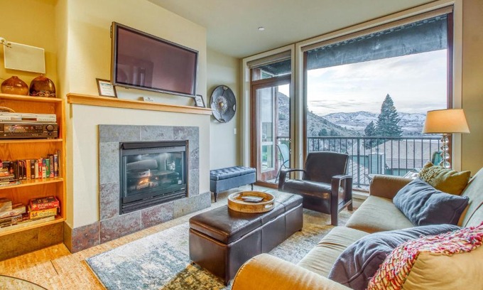 Chelan Apartment | Chelan Resort Suites: Water Sunset (#303)
