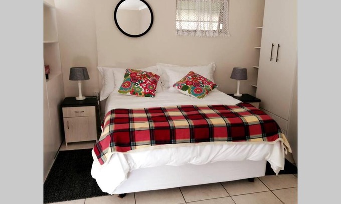 Port Elizabeth Apartment | Chelmsford Cottage