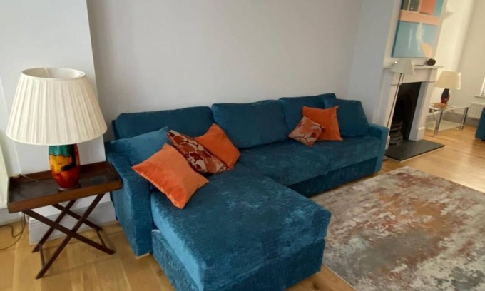 Chelsea House | Chelsea house with shops, museums and great transport links on your doorstep
