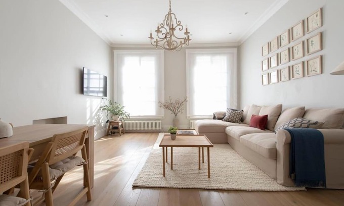 South Kensington Apartment | Chelsea Stunning two Bedroom Townhouse with Airconditioning
