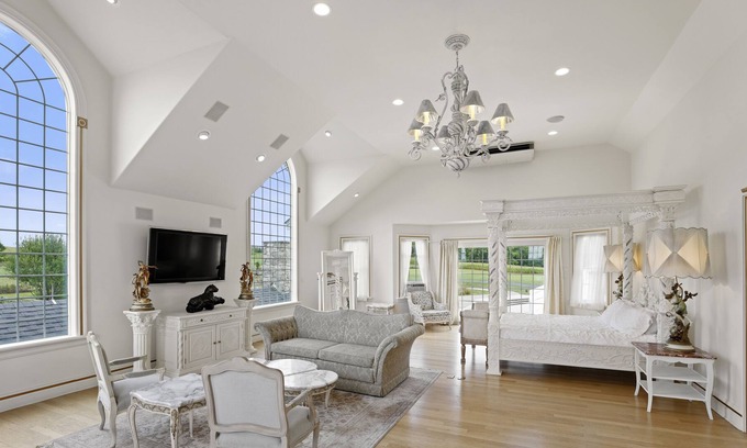 Mt. Bethel House | Chelsea Sun Inn - 200 Acre Private Mansion Poconos