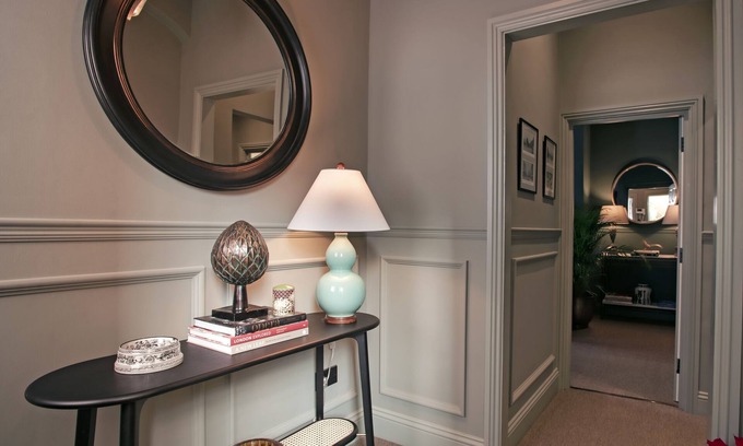 Cheltenham Apartment | Cheltenham centre. Two bedroom apartment, private parking, EV charging
