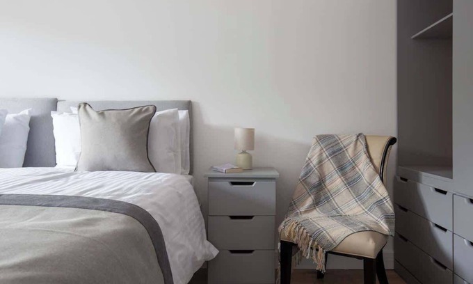 Ampney Crucis House | Cheltenham | Cotswolds Stay with Workspace + Parking