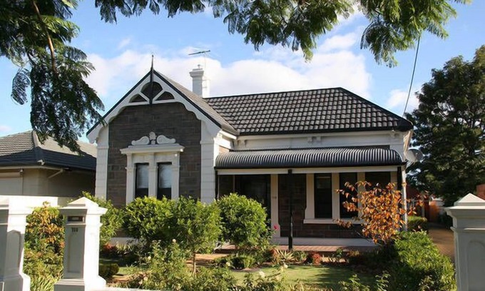 Cheltenham House | Cheltenham House: 3 bedroom, 2 bathroom renovated villa