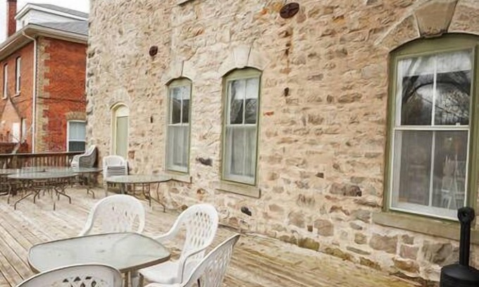Caledon Hotel | Cheltenham Suites