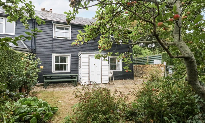 Osmington Mills Cottage | CHENIES, pet friendly, character holiday cottage in Preston