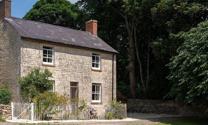 Coberley Cottage | Chequers Cottage, Coberley near Cheltenham - sleeps 6 guests in 3 bedrooms