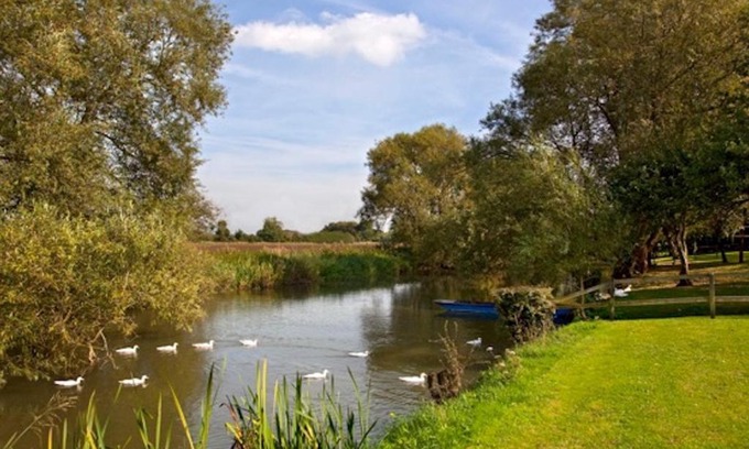 Oxford Cabin | Cherbridge Lodges - Riverside lodges, short lets (business or holidays)
