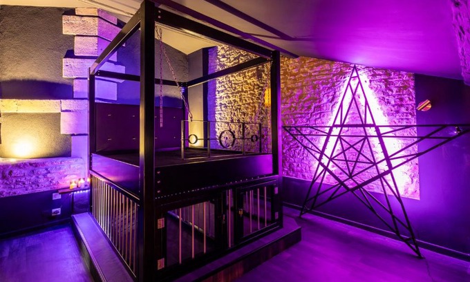 Val de Briey House | Cherie cherry - romantic and BDSM house