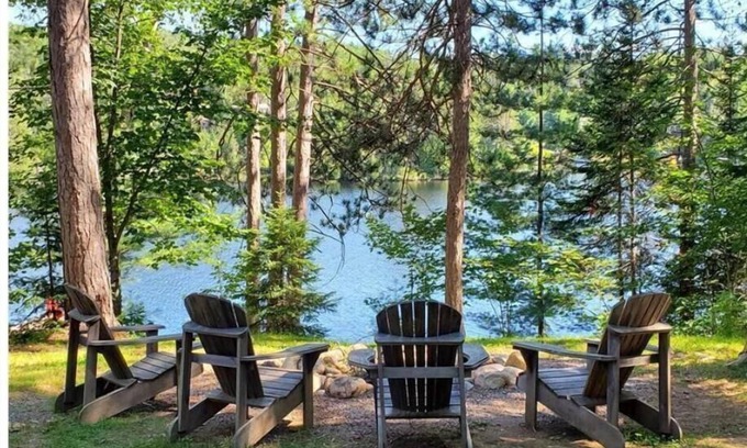 Joly Cottage | Cherish Lakeside Moments: Create Memories in Paradise