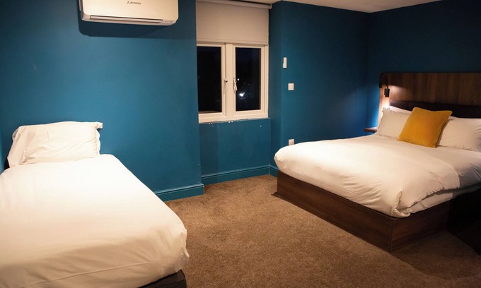 Mile End Hotel | Cherry Bar Rooms
