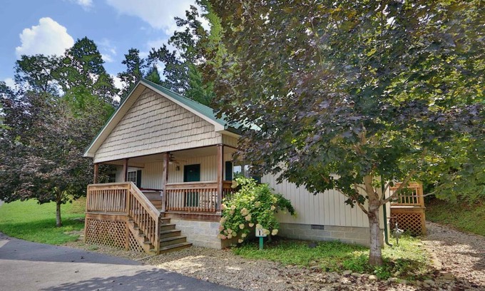 Pigeon Forge House | Cherry Blossom #11