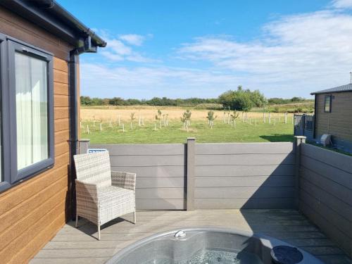 Fitling House | Cherry Blossom 43 Hot Tub