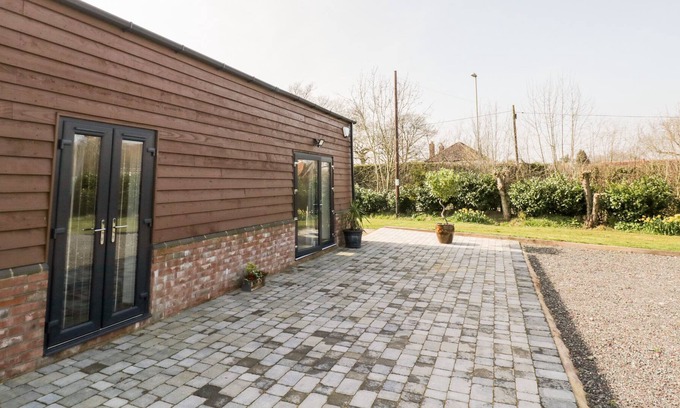 Billingsley Cottage | CHERRY BLOSSOM BARN, family friendly, with a garden in Alveley