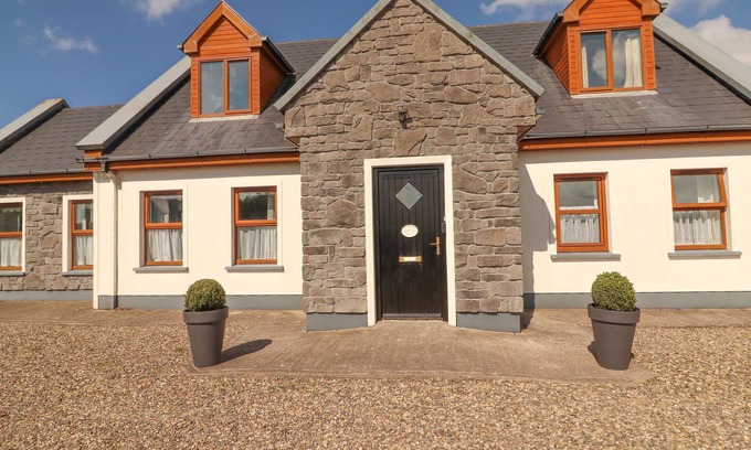Mullagh Cottage | CHERRY BLOSSOM COTTAGE, family friendly in Quilty, County Clare