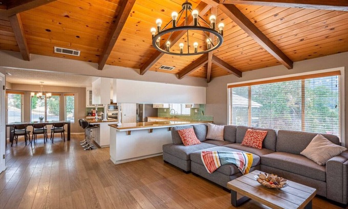 Oakhurst Cottage | Cherry Cottage 15 min from Yosemite South Entrance