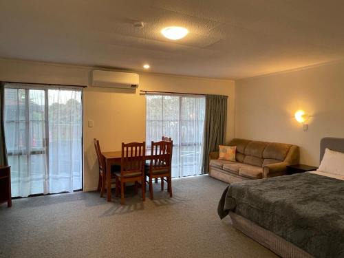 Woodhill Hotel | Cherry Court Motor Lodge